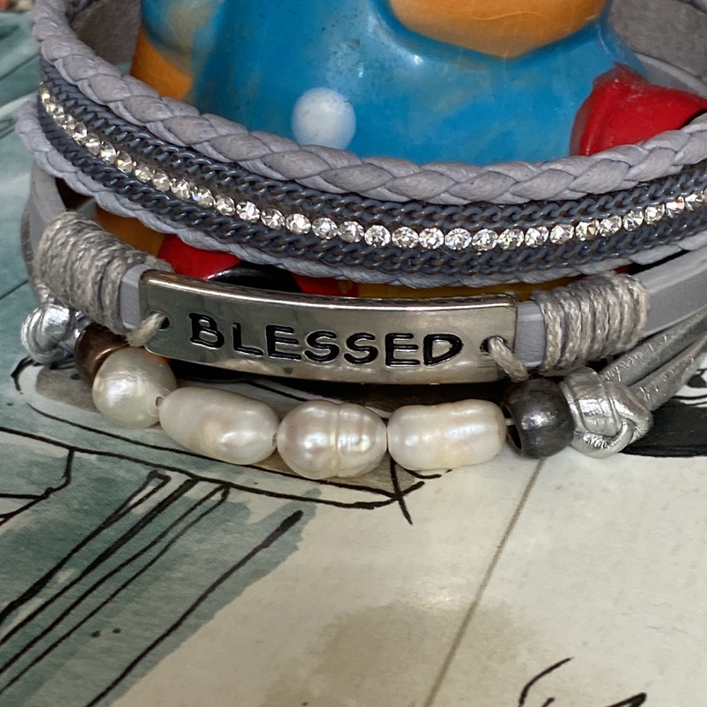 Bracelet Blessed with pearls, rhinestones and fabric